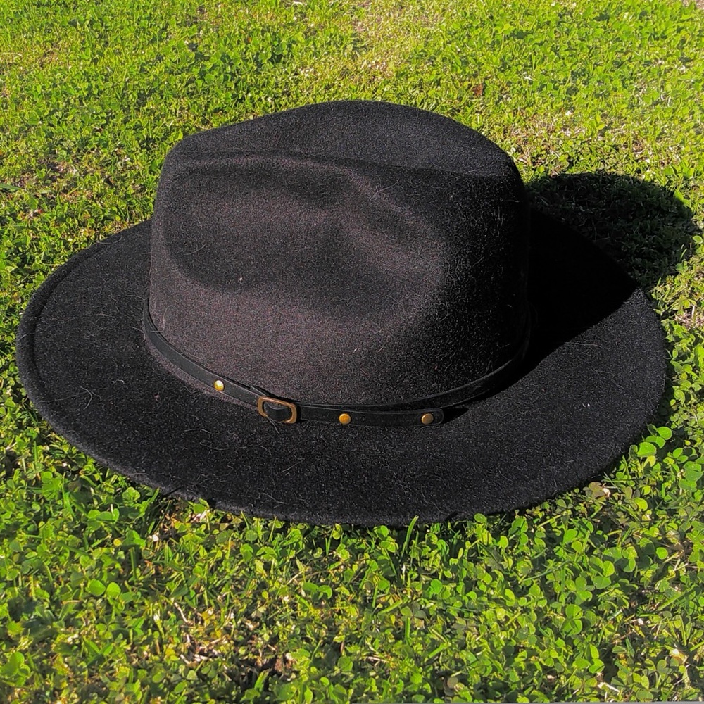Black Wide-Brim Fedora Hat